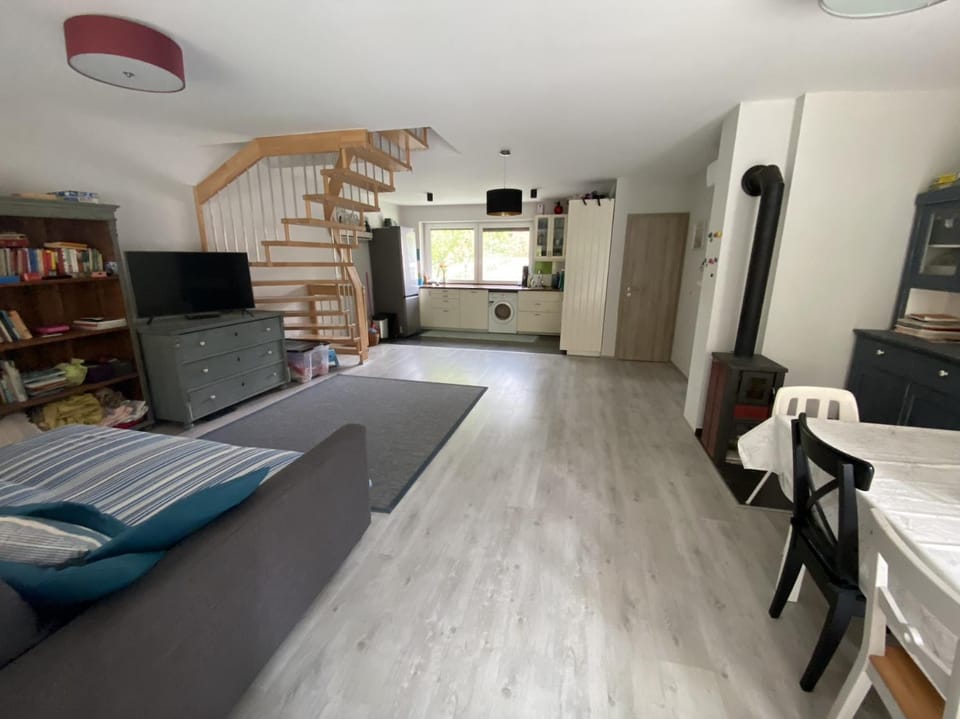 Communal lounge/ TV room, Kitchen or kitchenette, Living room