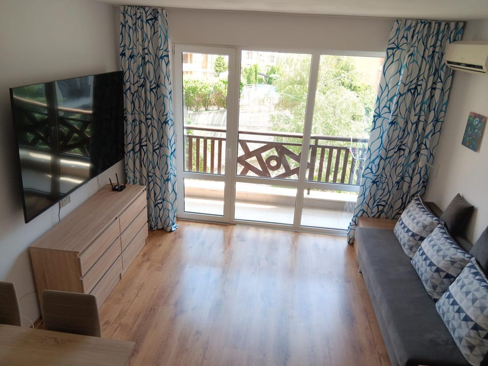 TV and multimedia, Seating area, Evening entertainment