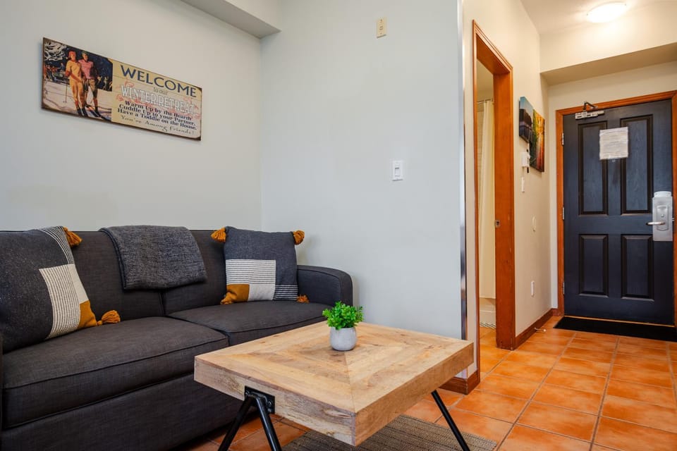 Facade/entrance, Living room, Seating area