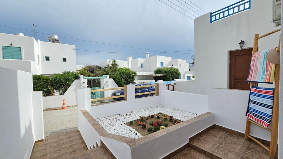 Property building, View (from property/room), Balcony/Terrace