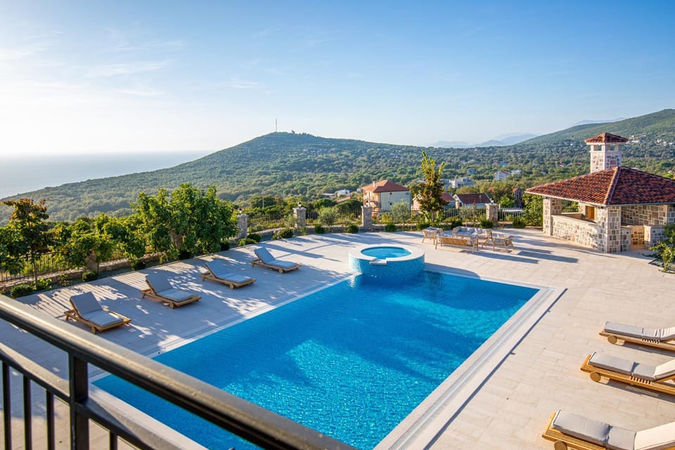 Villa Carevic with Indoor & Outdoor Pool Villa in Kotor Municipality