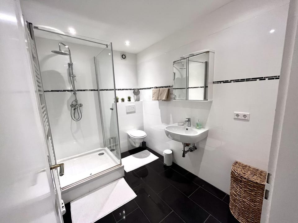 Shower, Toilet, Bathroom