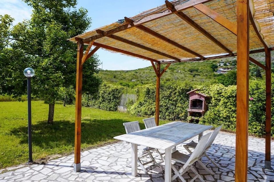 Appartamento in villa con ampio giardino Apartment in Lazio