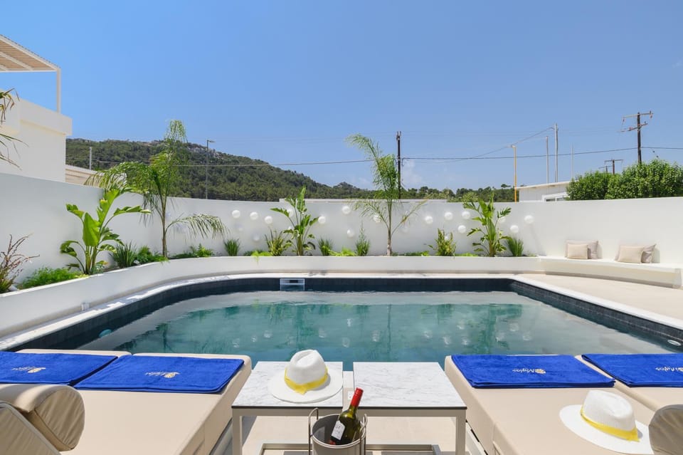 Natural landscape, Mountain view, Pool view, Swimming pool, sunbed