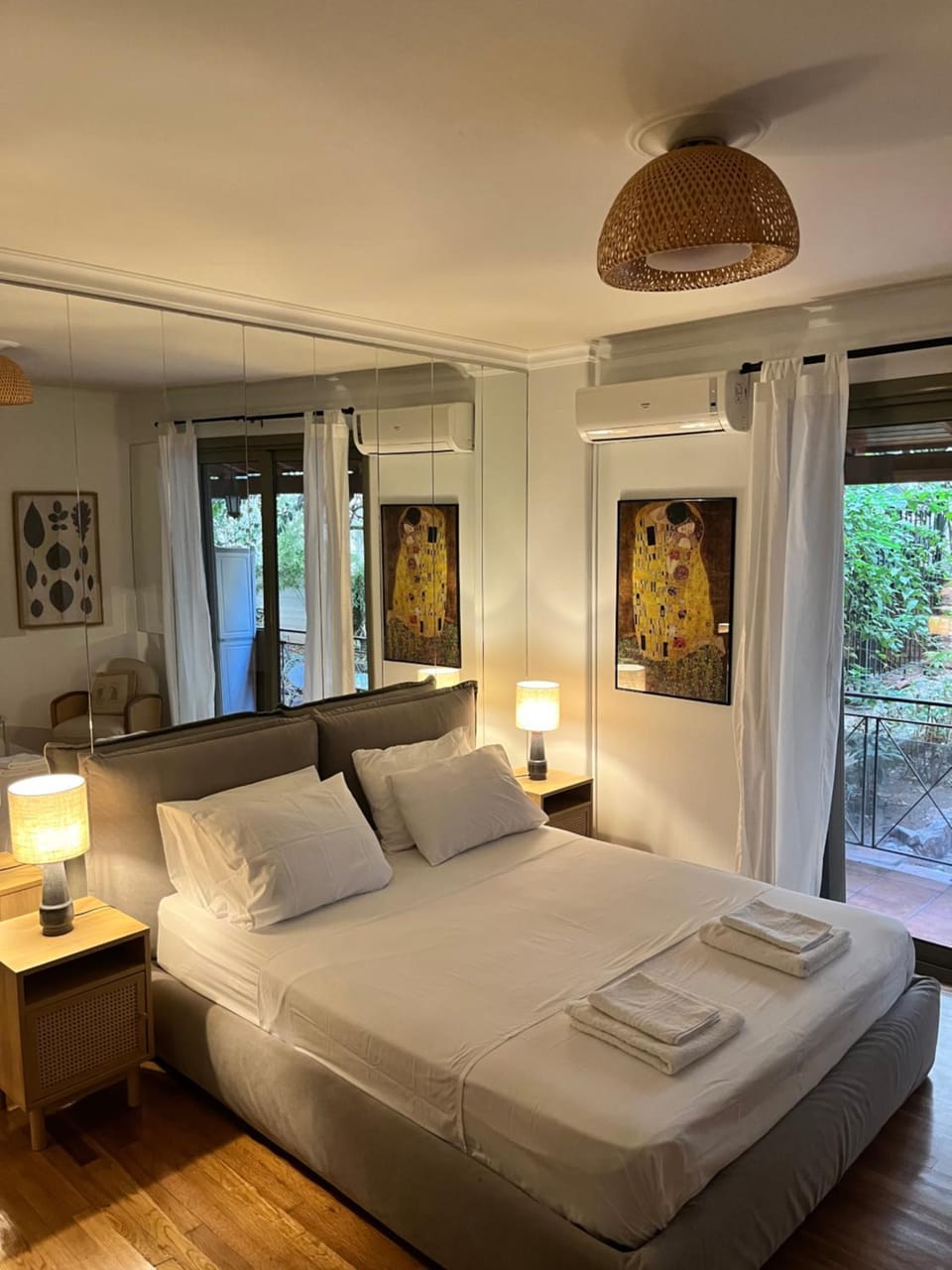 Bed, Living room, Bedroom