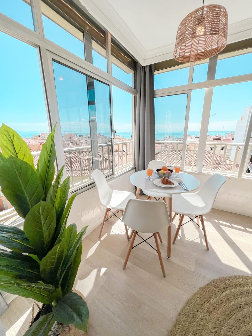 View (from property/room), Dining area, Sea view