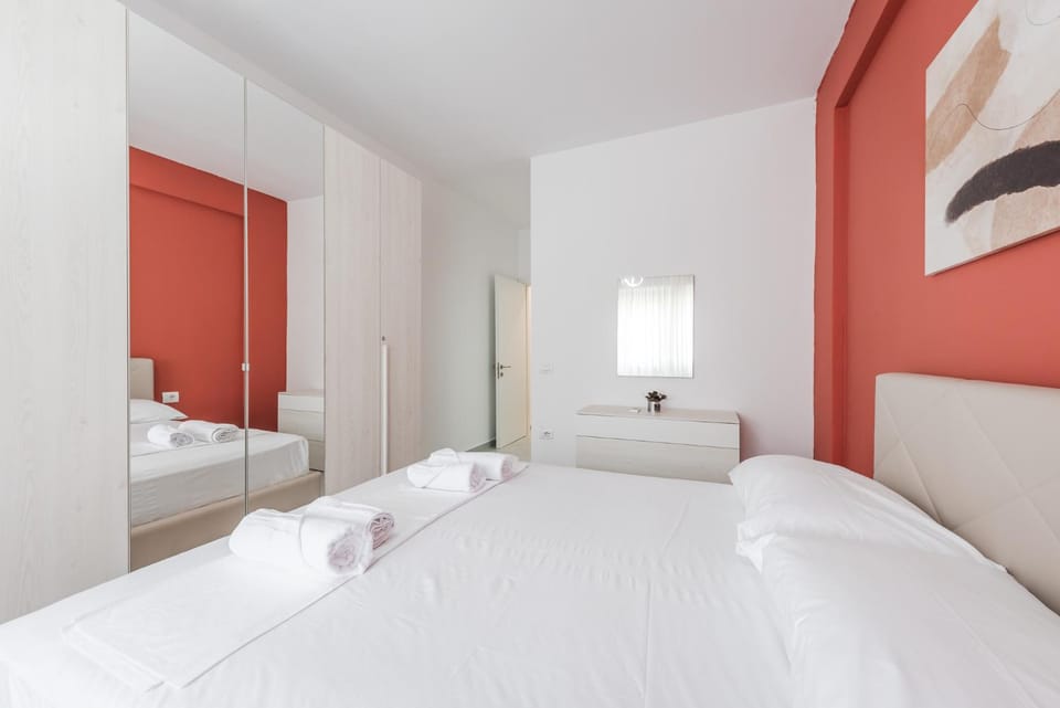 Bed, Bedroom, towels, wardrobe