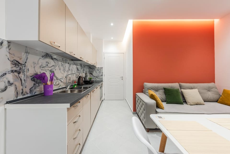 Kitchen or kitchenette, Living room, Seating area, Dining area, stove