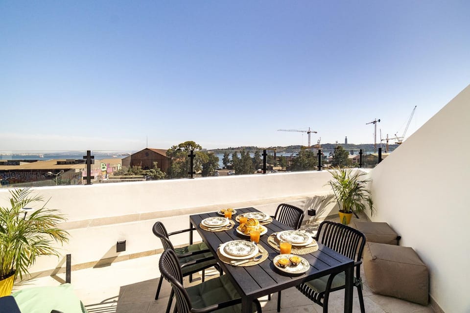 BBQ facilities, View (from property/room), Balcony/Terrace, Dining area