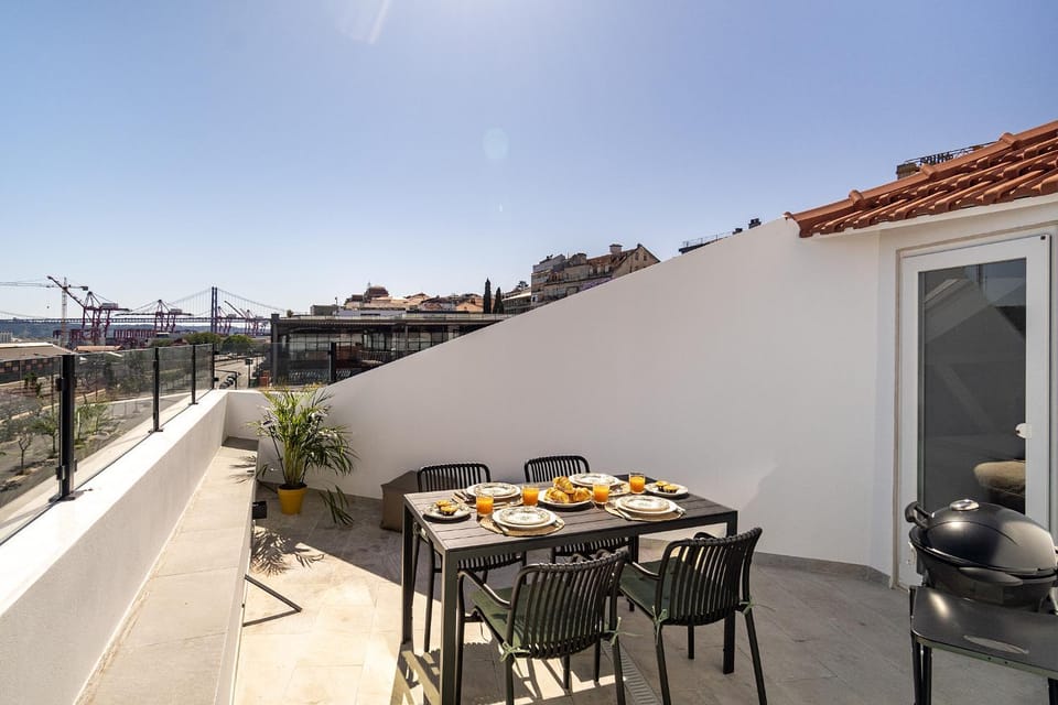 BBQ facilities, View (from property/room), Balcony/Terrace, Dining area