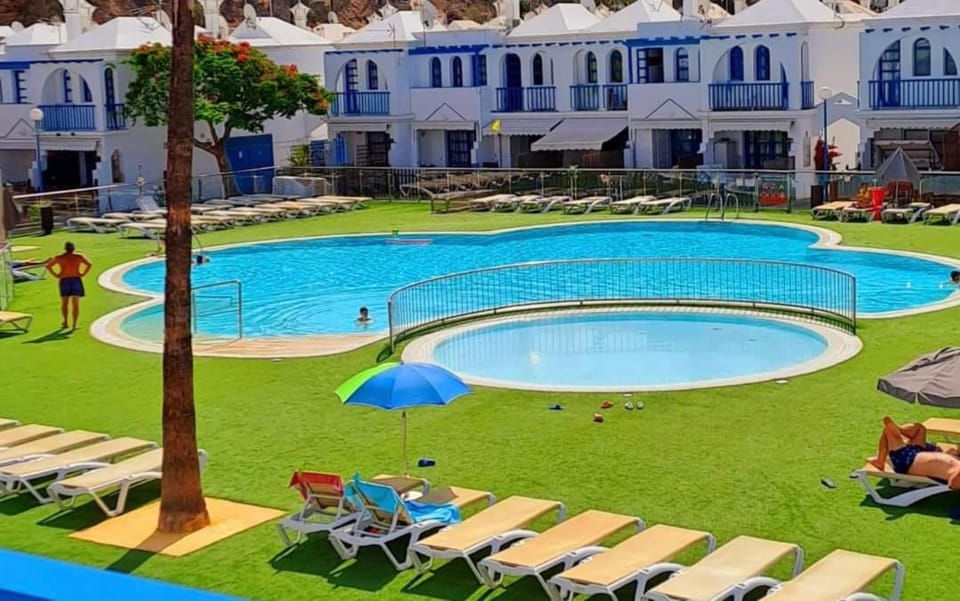 Garden, Garden view, Pool view, Swimming pool, sunbed