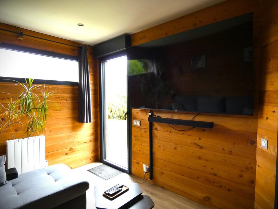 Chalet moderne, Jacuzzi & Cinéma House in Finistere