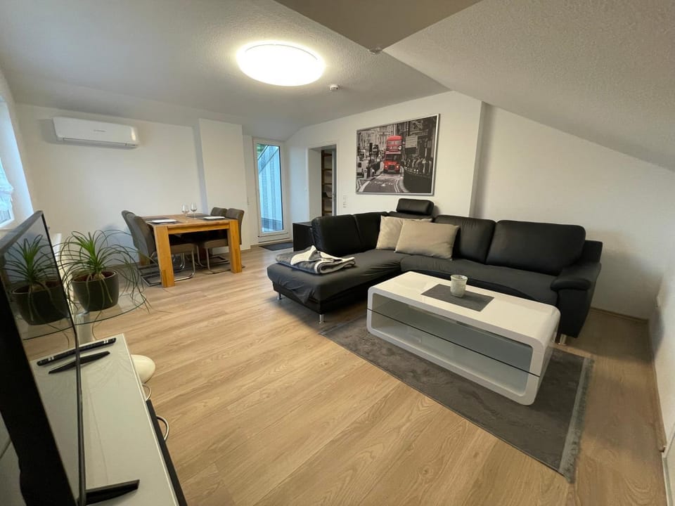TV and multimedia, Living room, Dining area, air conditioner
