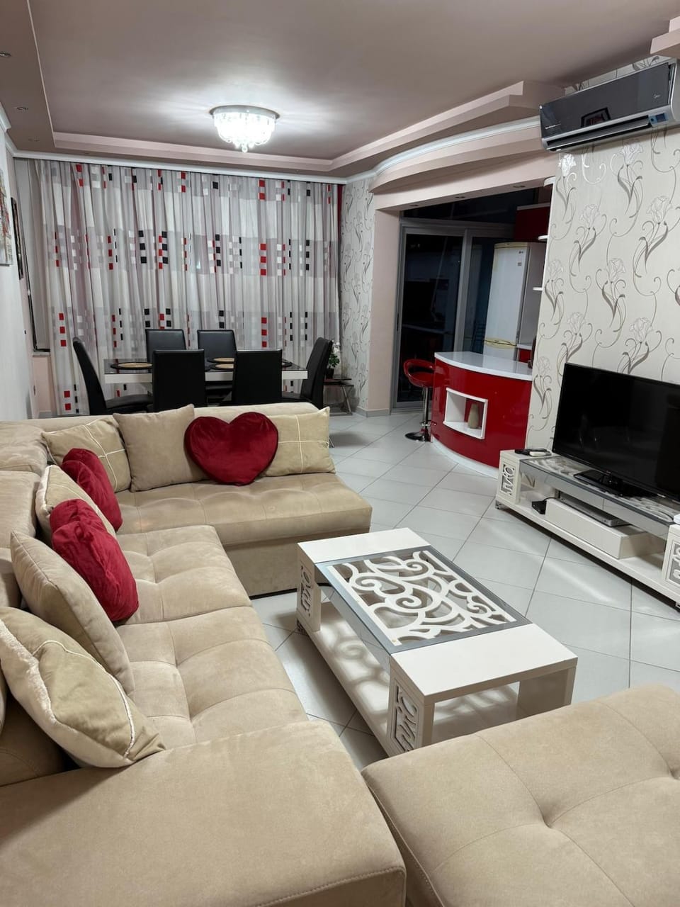 Communal lounge/ TV room, TV and multimedia, Living room, Seating area, Evening entertainment