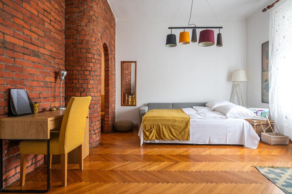Bed, Living room