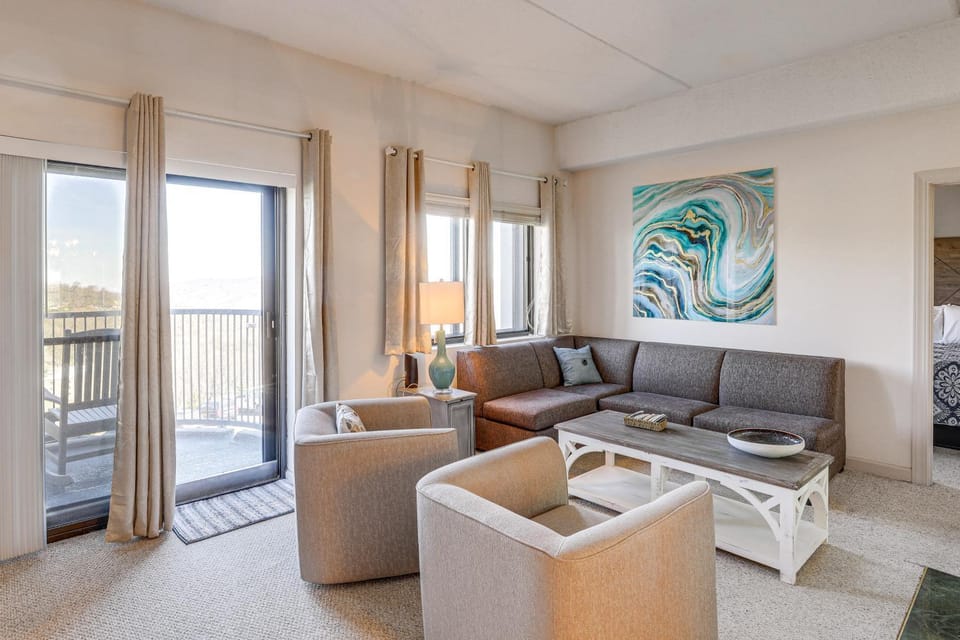 2 Mi to Ski Resort! Sugar Mtn Condo w/ Indoor Pool House in Sugar Mountain