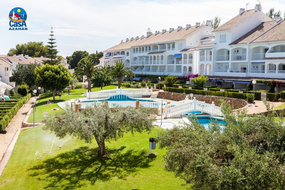 Property building, Garden, Swimming pool
