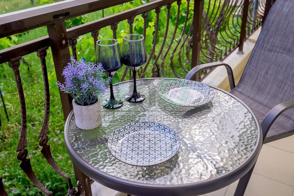 Patio, Day, Garden, View (from property/room), Balcony/Terrace, Dining area, Garden view