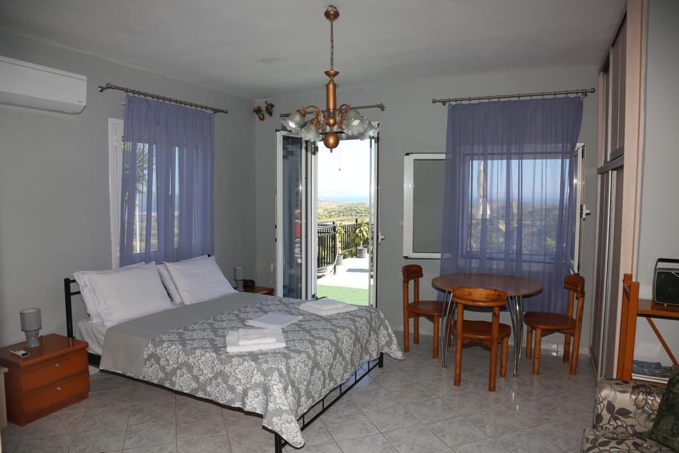 Bed, Living room, Photo of the whole room, Seating area, Bedroom, towels, air conditioner