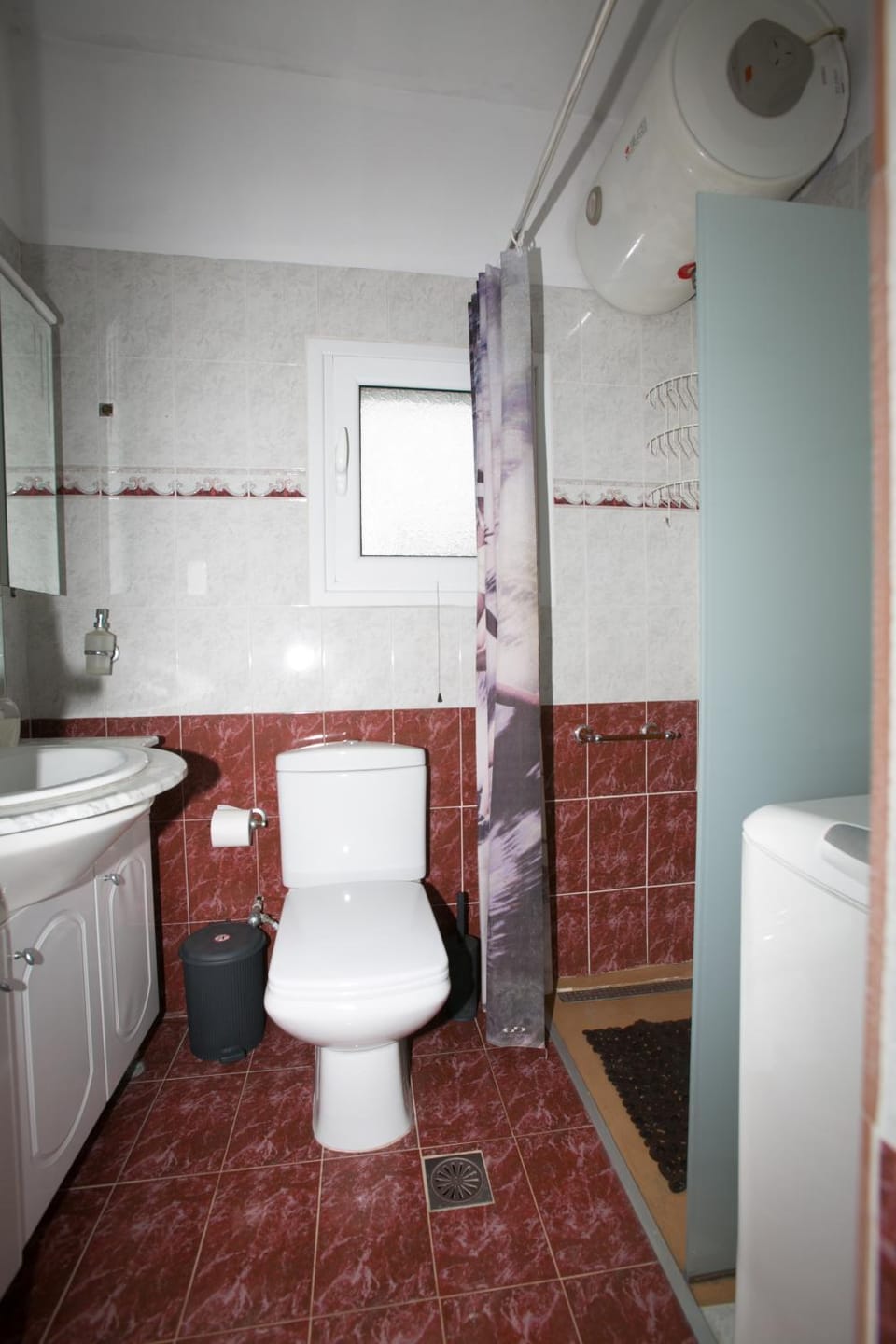 Toilet, Bathroom, towels, washing machine
