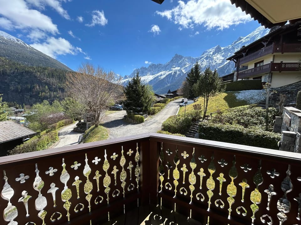 Nearby landmark, Natural landscape, View (from property/room), Balcony/Terrace, Mountain view