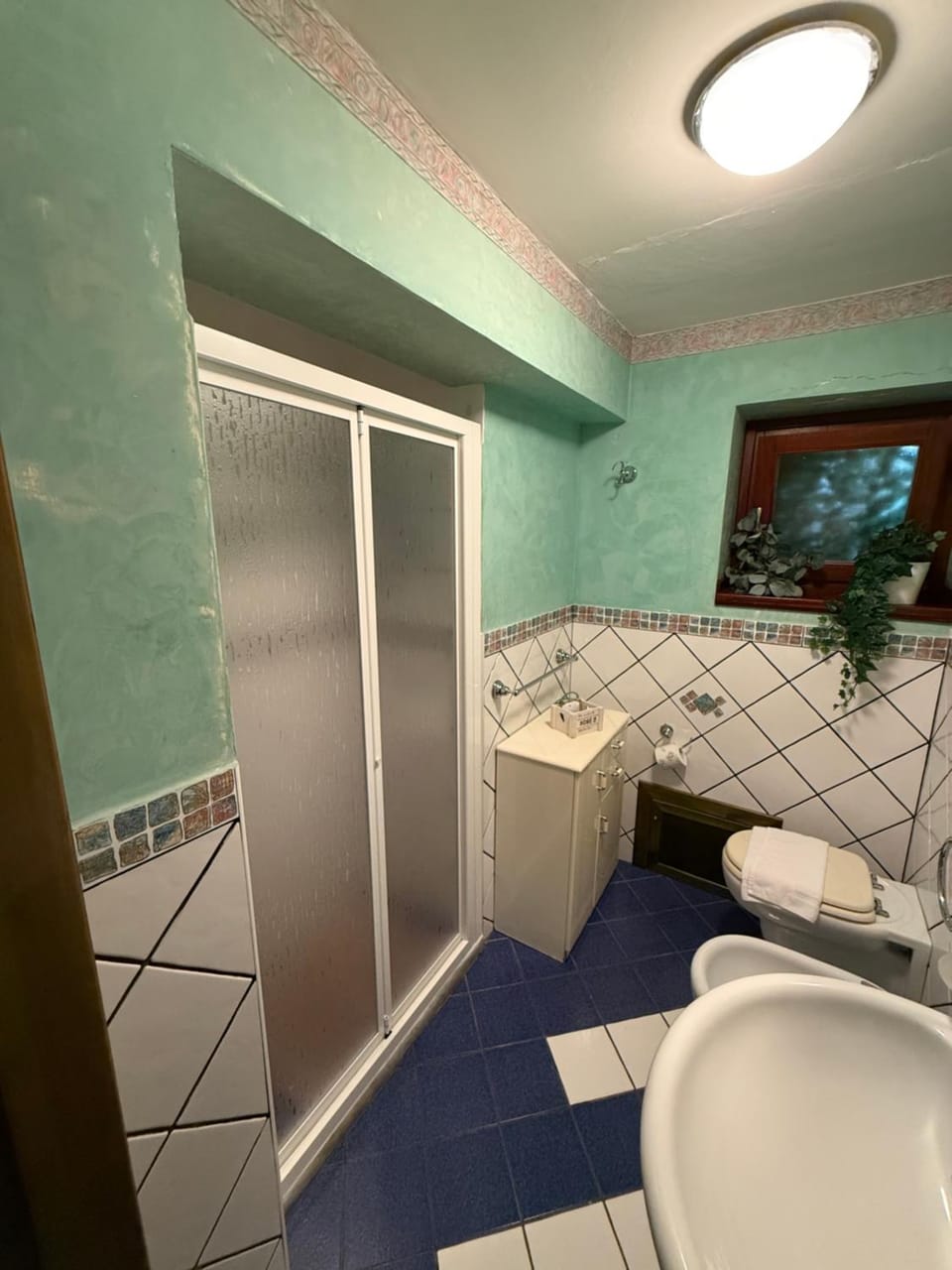 Toilet, Bathroom, towels