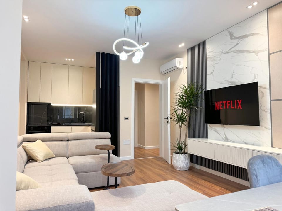 Communal lounge/ TV room, TV and multimedia, Living room, Seating area, Evening entertainment