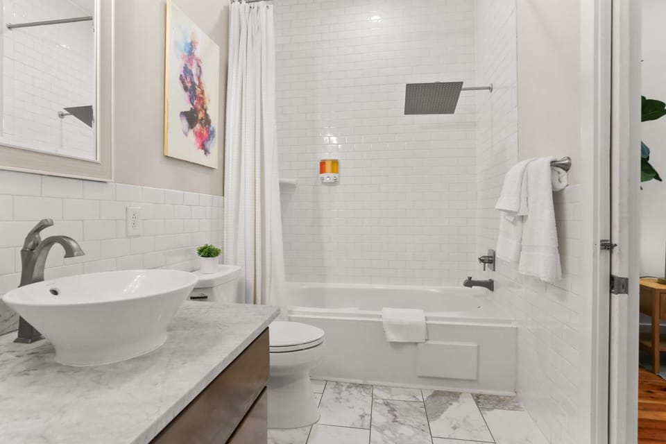 Shower, Toilet, Bathroom, Bath, towels