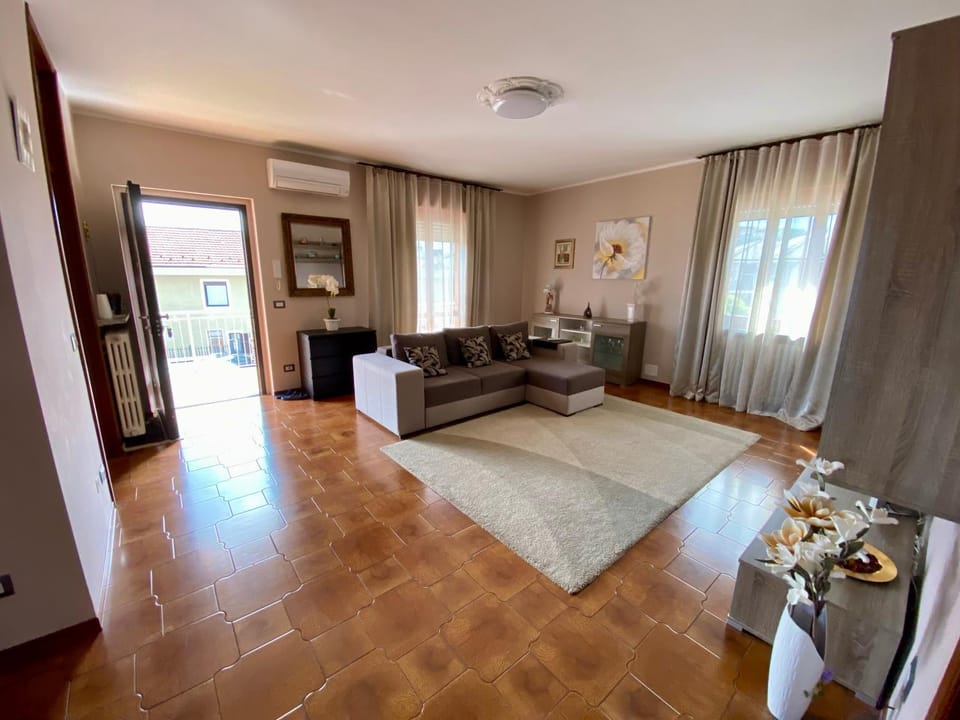 Living room, Seating area, air conditioner