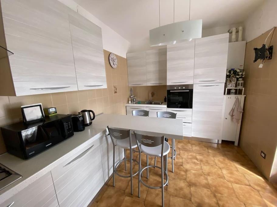 Coffee/tea facilities, Kitchen or kitchenette, Dining area, dishwasher, minibar, oven, stove