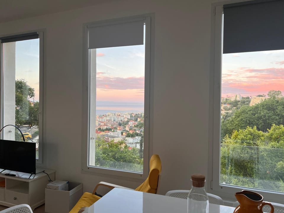 View (from property/room), Dining area, Sea view
