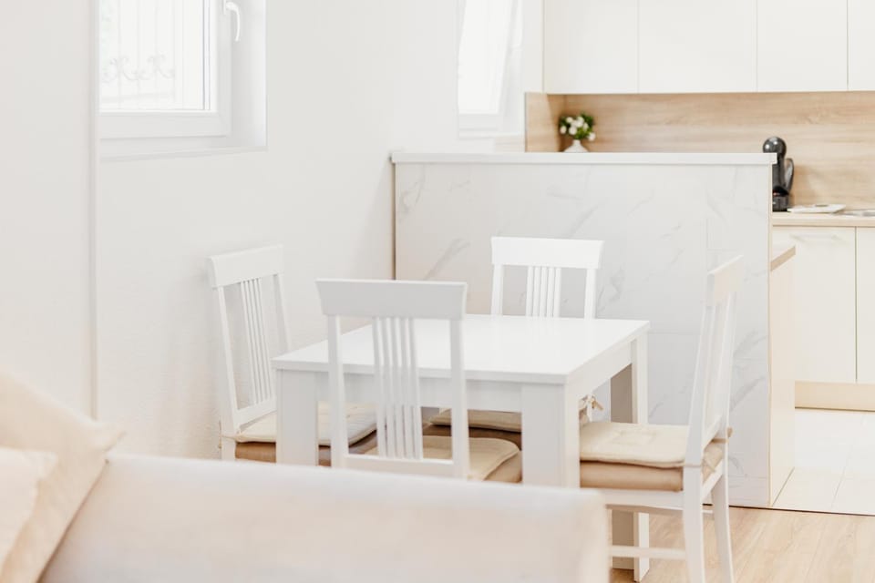 Kitchen or kitchenette, Living room, Dining area