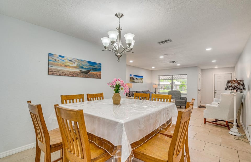 Central Spring Hill Home | Lanai, Games & Beaches House in Spring Hill