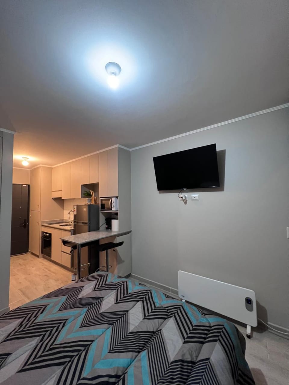 Bed, TV and multimedia, Photo of the whole room, Bedroom