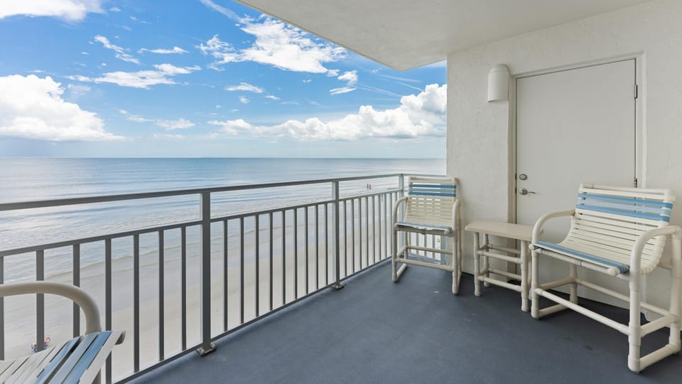 Direct oceanfront and beach view with the best complex amenities! Apartment in Edgewater