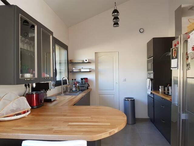 Dining area, kitchen