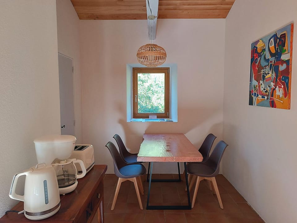 Coffee/tea facilities, Dining area