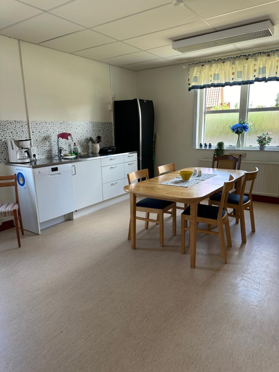 Kitchen or kitchenette, Dining area, stove, Internal: Not applicable to any particular room