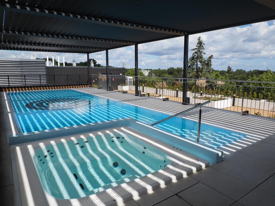 Hot Tub, Swimming pool