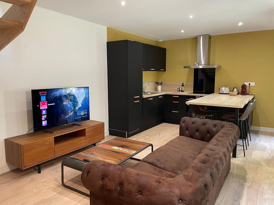 TV and multimedia, Kitchen or kitchenette, Living room