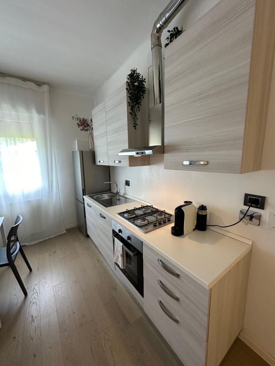 Kitchen or kitchenette, Communal kitchen, dishwasher, stove