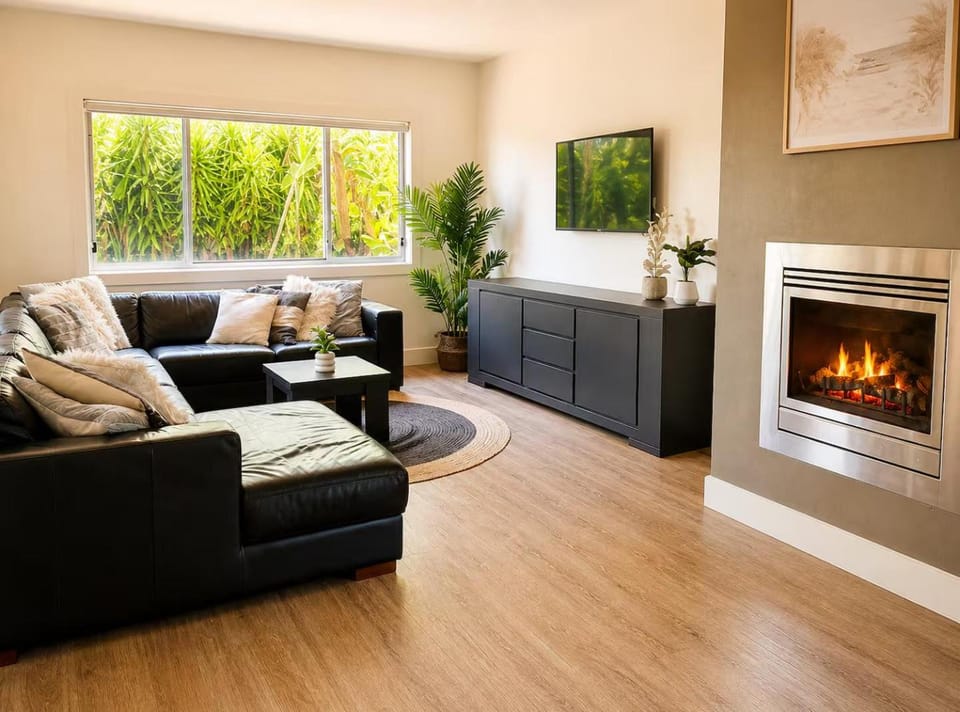 Dromana Grove Spa, Pool, Cinema, Fire Pit, Games Room - Sleeps 16 House in Dromana