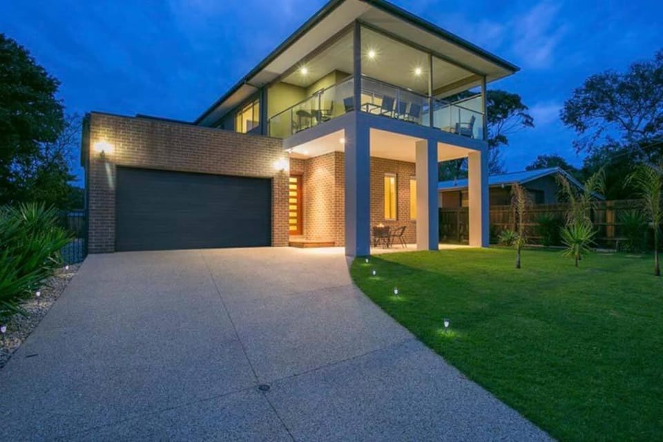 Dromana Grove Spa, Pool, Cinema, Fire Pit, Games Room - Sleeps 16 House in Dromana