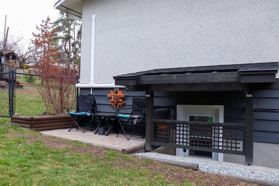 Patio, Dining area, Garden view