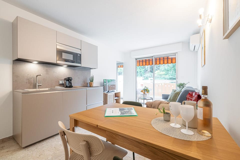 Kitchen or kitchenette, Living room, Dining area