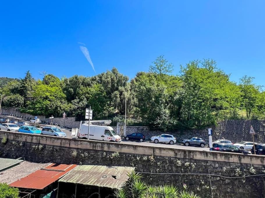 Neighbourhood, Natural landscape