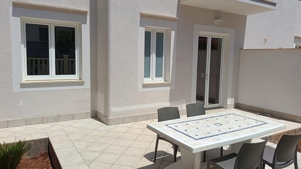 Day, Dining area