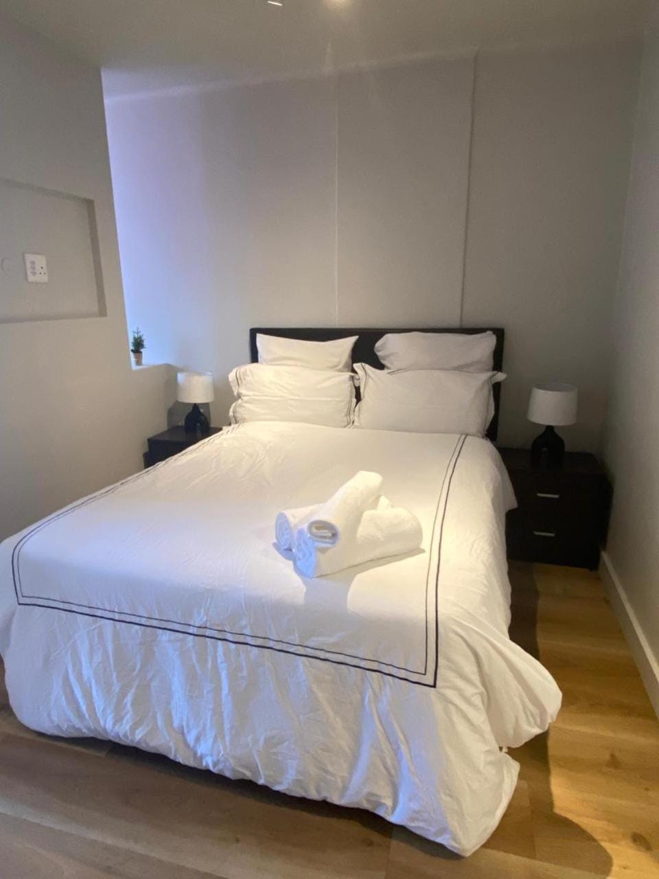 Bed, Bedroom, towels