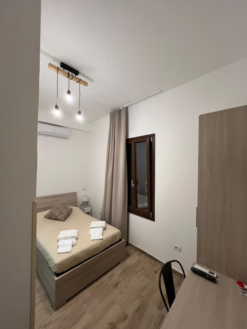 Bed, Photo of the whole room, Bedroom, wardrobe