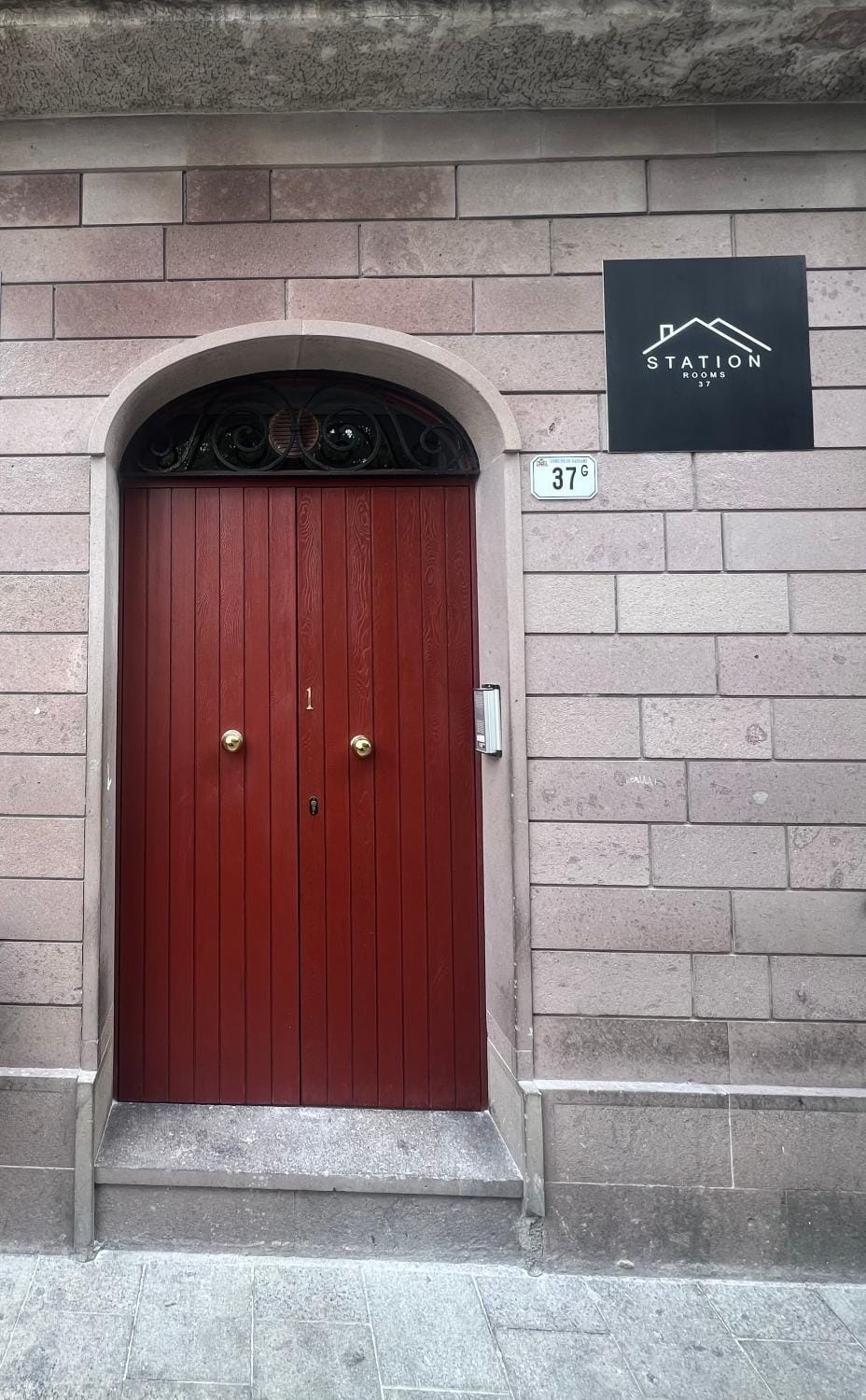 Facade/entrance